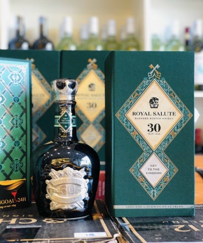 Rượu Chivas 30 Royal Salute mới