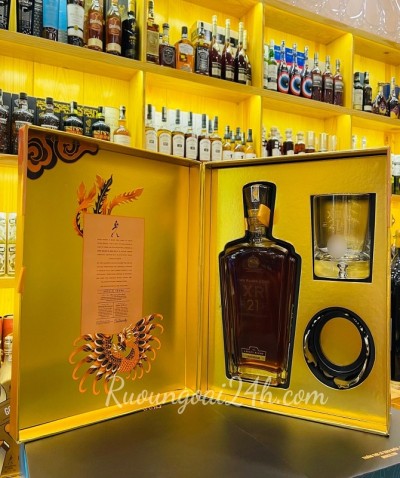 Rượu Johnnie Walker XR21 Hộp quà 2022